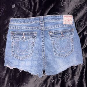 True Religion Women's Light Blue Jeans with Pink stitching 💓🎼